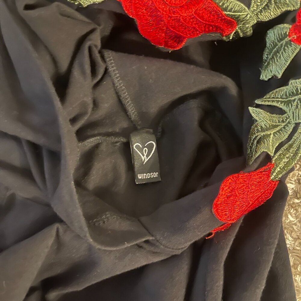 Windsor Black Hoodie with Red Rose Embroidered Hood NWOT - Picture 7 of 8